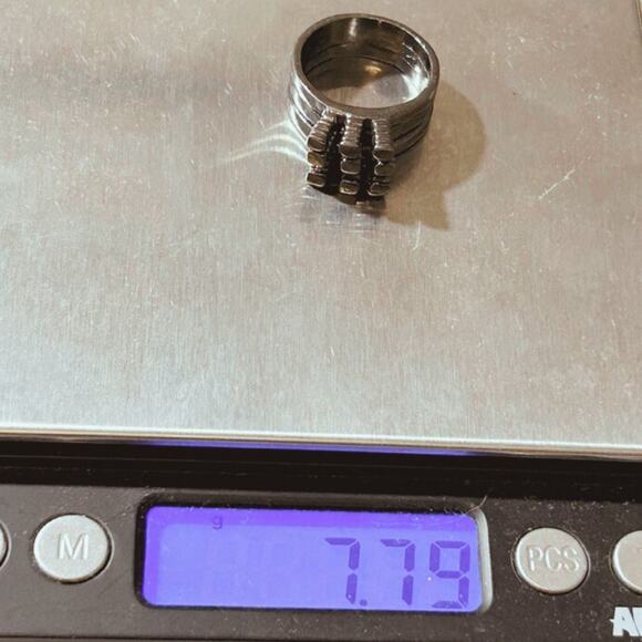 Vintage Brutalist Stacked Bar Sculptural Ring – Mid-Century Modernist Style - Picture 7 of 8